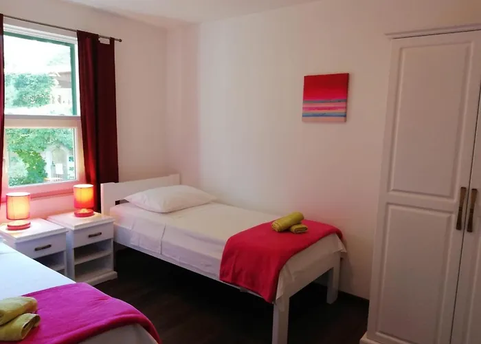 Appartement By The Sea Rogac, Solta - 5166